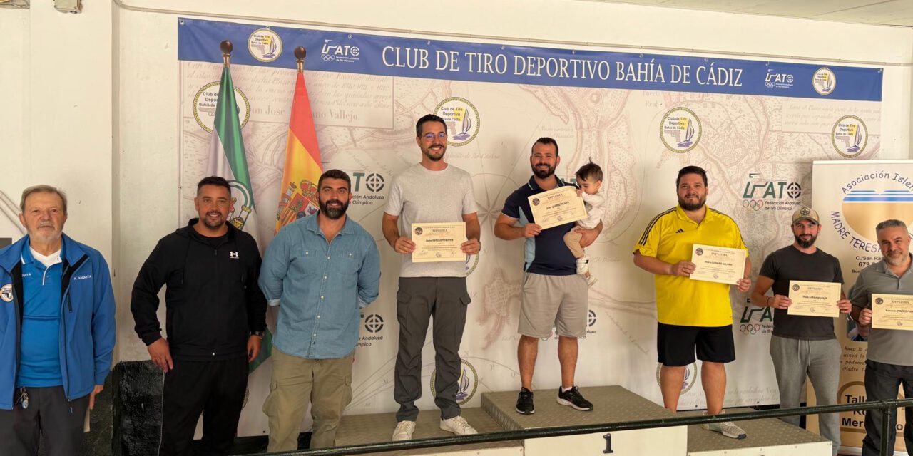 El tiro deportivo reúne a 54 participantes y recauda casi 900 euros con fines solidarios