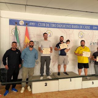 El tiro deportivo reúne a 54 participantes y recauda casi 900 euros con fines solidarios 2026.10.18 FOTO ALE GALÁN EN CLUB DE TIRO