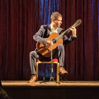 Josué Fonseca, durante su actuación en el hotel Crisol Monasterio San Miguel, dentro de la programación del Cádiz Guitar Festival en El Puerto.
