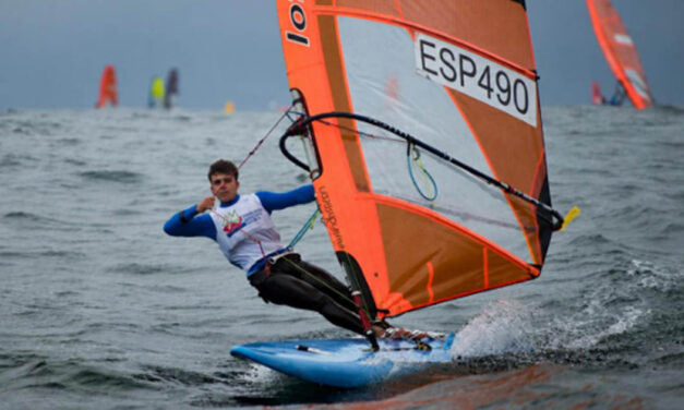 Arturo Arauz se proclama campeón del mundo de Windsurf Raceboard Sub 21