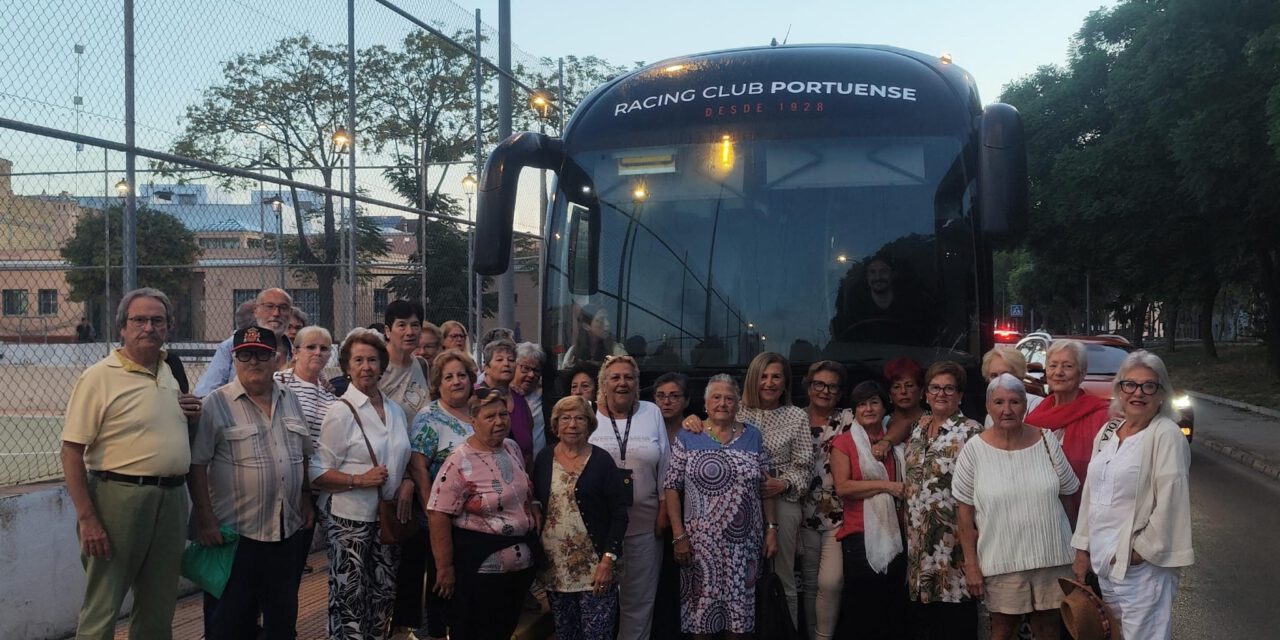 Un centenar de mayores despide la Semana del Mayor con una excursión a Sanlúcar