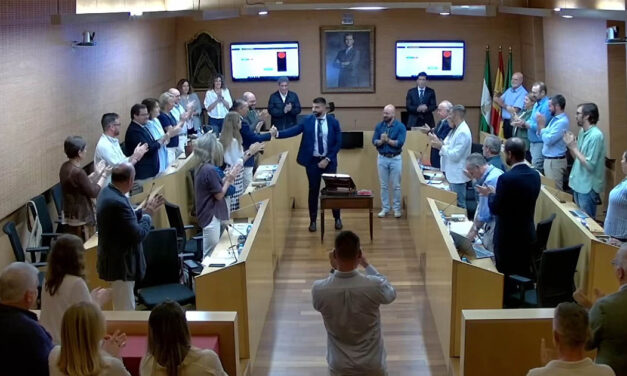 Alejandro Galán toma posesión como nuevo concejal del Ayuntamiento de El Puerto