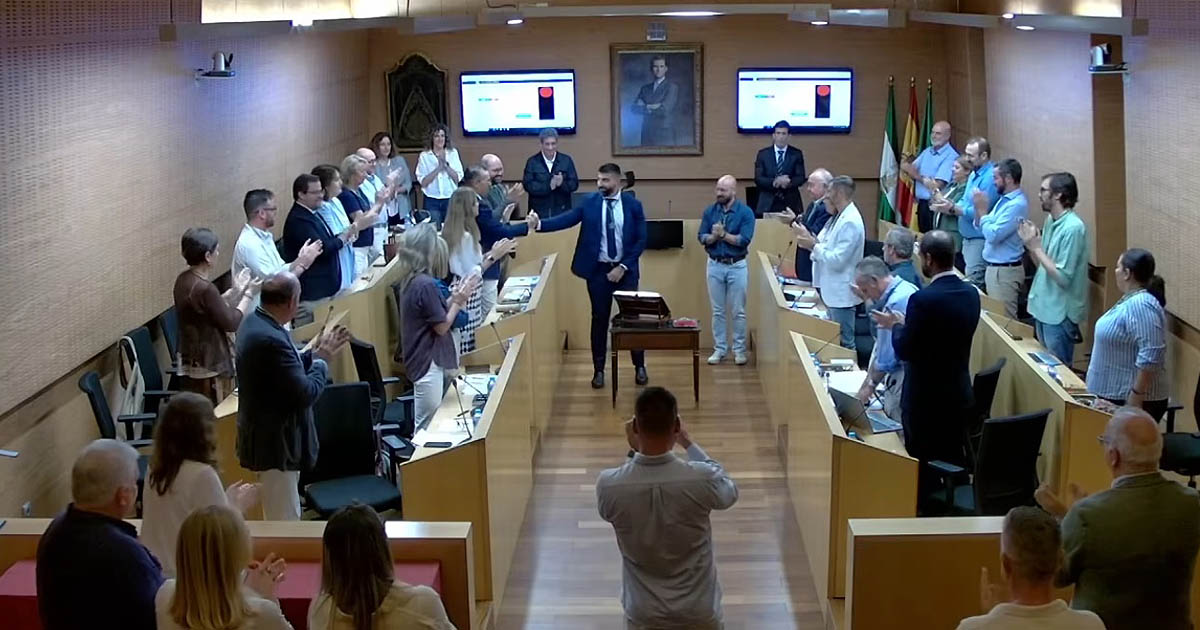 Alejandro Galán toma posesión como nuevo concejal del Ayuntamiento de El Puerto