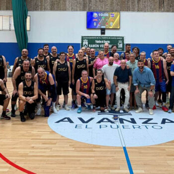 Las leyendas del Barça llenan El Puerto en una noche histórica de baloncesto veterano