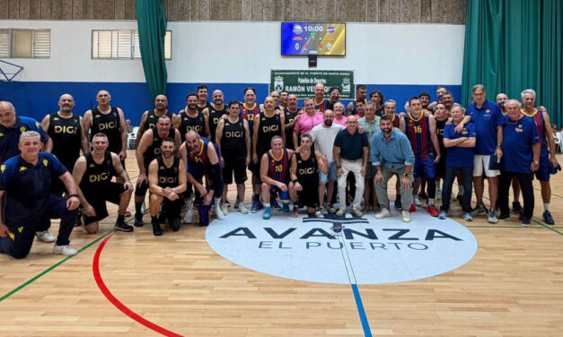 Las leyendas del Barça llenan El Puerto en una noche histórica de baloncesto veterano