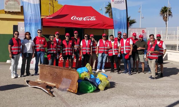 Un banco hecho con plástico recogido del mar llega al paseo de Valdelagrana