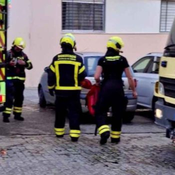 Un incendio calcina una vivienda en El Puerto y deja tres heridos