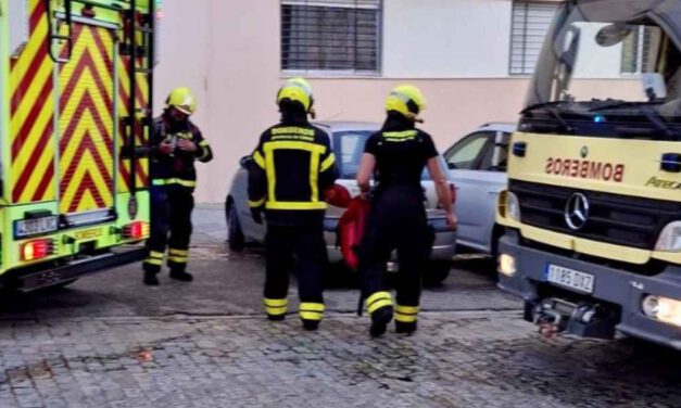 Un incendio calcina una vivienda en El Puerto y deja tres heridos