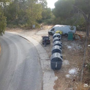 Cazados por las cámaras mientras abandonaban muebles y residuos en El Puerto