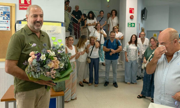 Valentín Rial se jubila tras casi 40 años cuidando de generaciones de portuenses