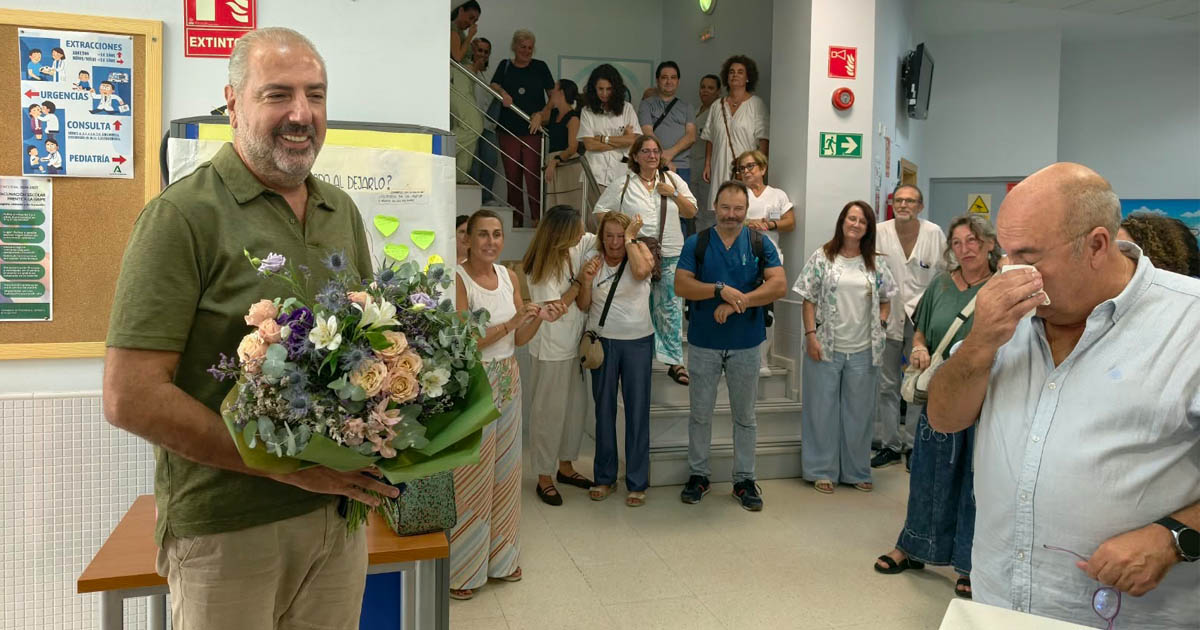 Valentín Rial se jubila tras casi 40 años cuidando de generaciones de portuenses
