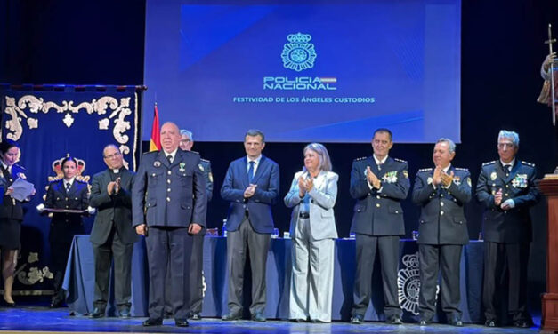 La Cruz Blanca al Mérito Policial reconoce más de cuatro décadas de servicio de Antonio Guerrero Marchante