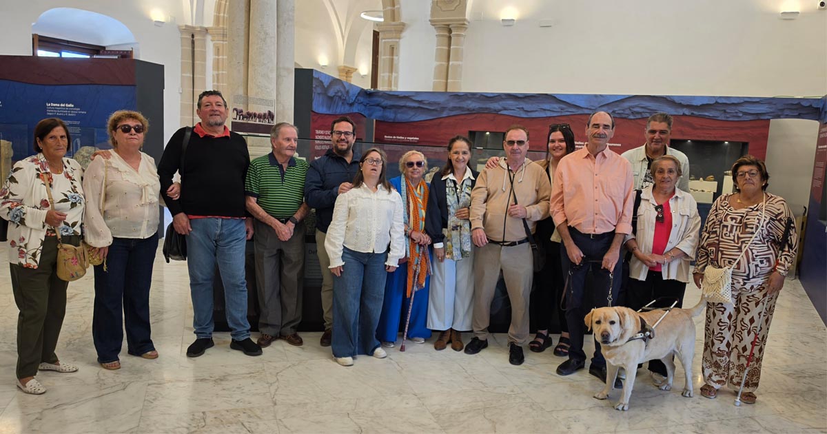 El Hospitalito abre sus puertas a un grupo de afiliados de la ONCE dentro de un programa pionero