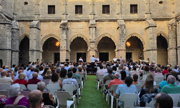 La Banda “Maestro Dueñas” reúne a 300 personas en su concierto por la Fiesta Nacional
