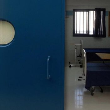Trasladan de urgencia a cinco presos de las cárceles de El Puerto al hospital sin custodia policial