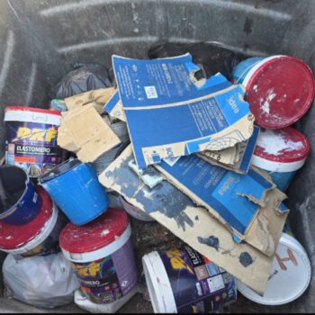 Multas de hasta 750 euros por tirar pinturas y basura en lugares no autorizados