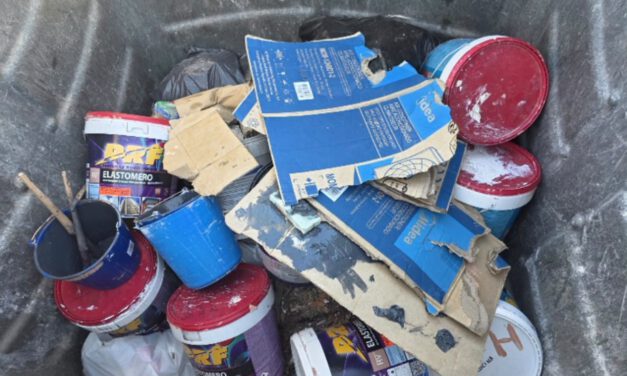 Multas de hasta 750 euros por tirar pinturas y basura en lugares no autorizados
