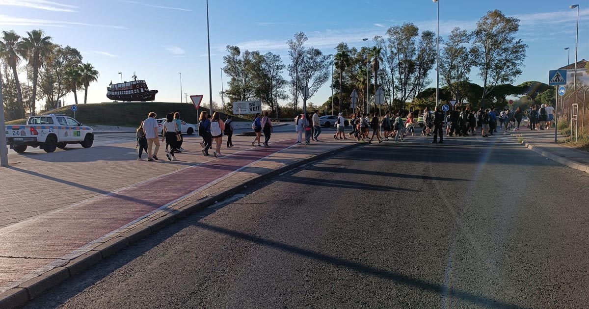 Más de 600 alumnos y docentes comparten una jornada de convivencia en Los Toruños