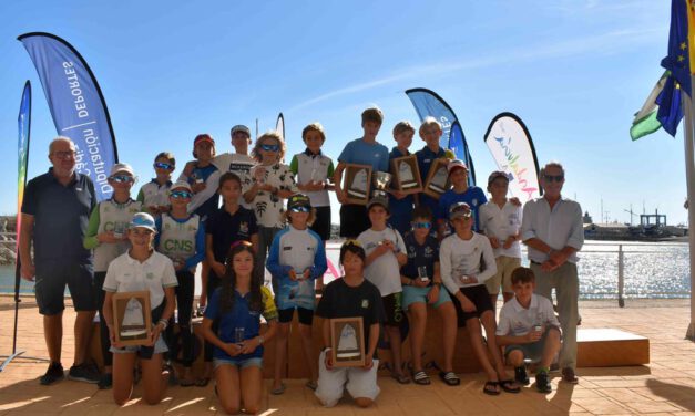 Más de 400 personas se dan cita en El Puerto por el Trofeo de la Hispanidad y el Andaluz de Catamarán